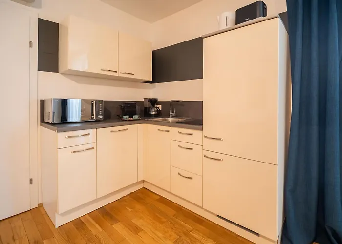 Apartamento Balcony For 4 Near Naschmarkt&kettenbrückengasse U4 Metro Viena